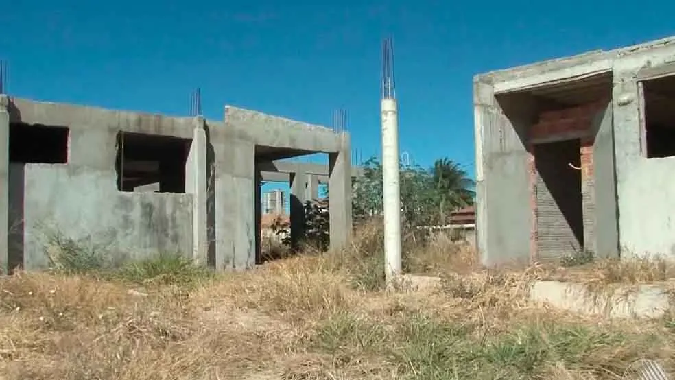 Escola municipal inacabada da cidade de Luís Eduardo Maglhães