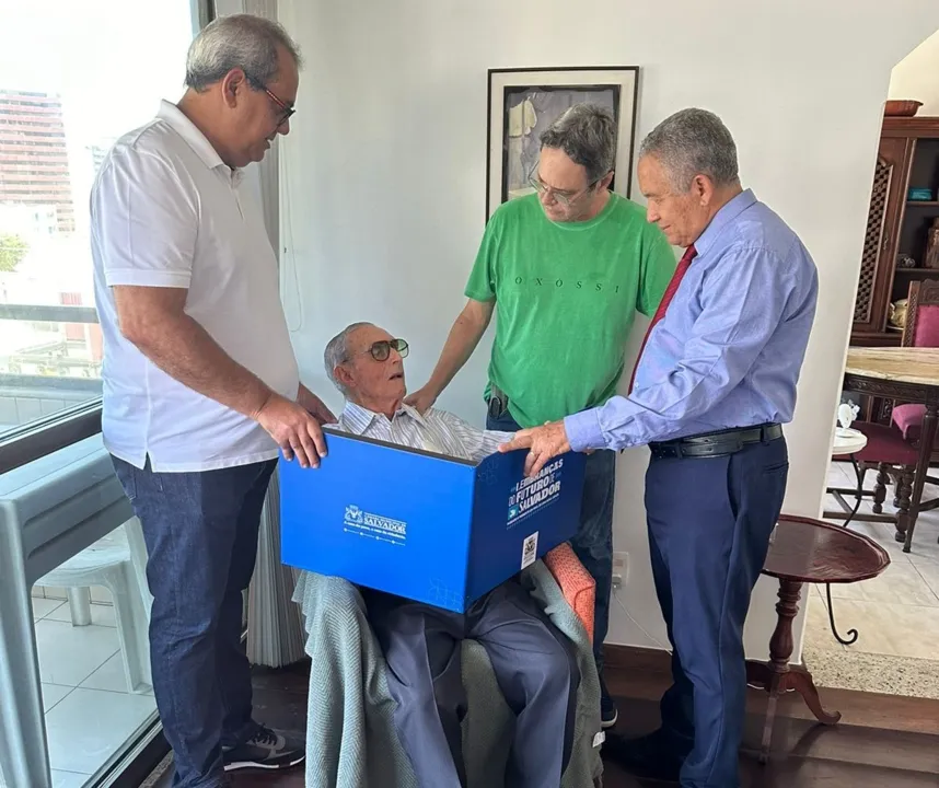 O convite foi entregue a Virgildásio Senna nesta quarta, 4