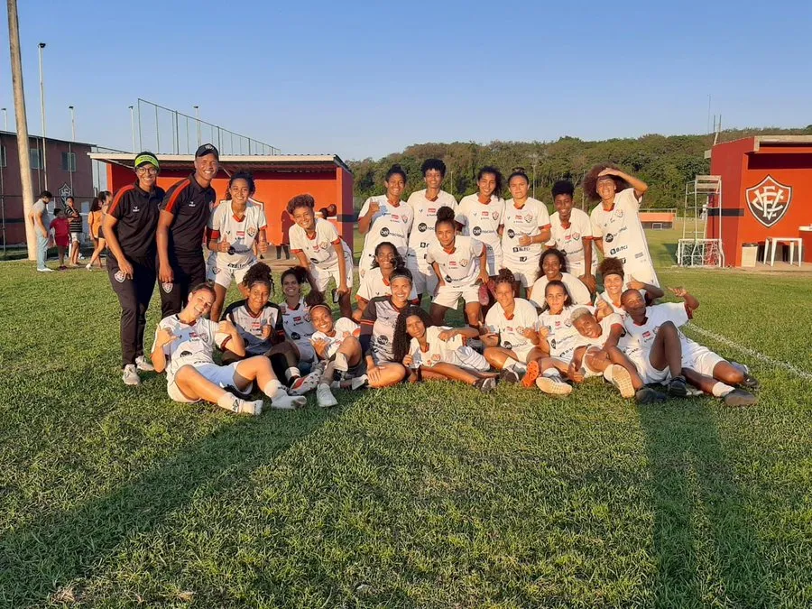 Time feminino do Vitória comemora classificação para as semifinais do Baiano