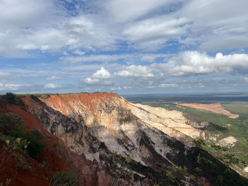 As falésias são vistas no segundo mirante da Serra do Espírito Santo