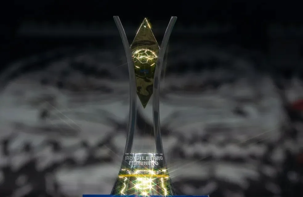 Grande troféu do Campeonato Brasileiro Feminino