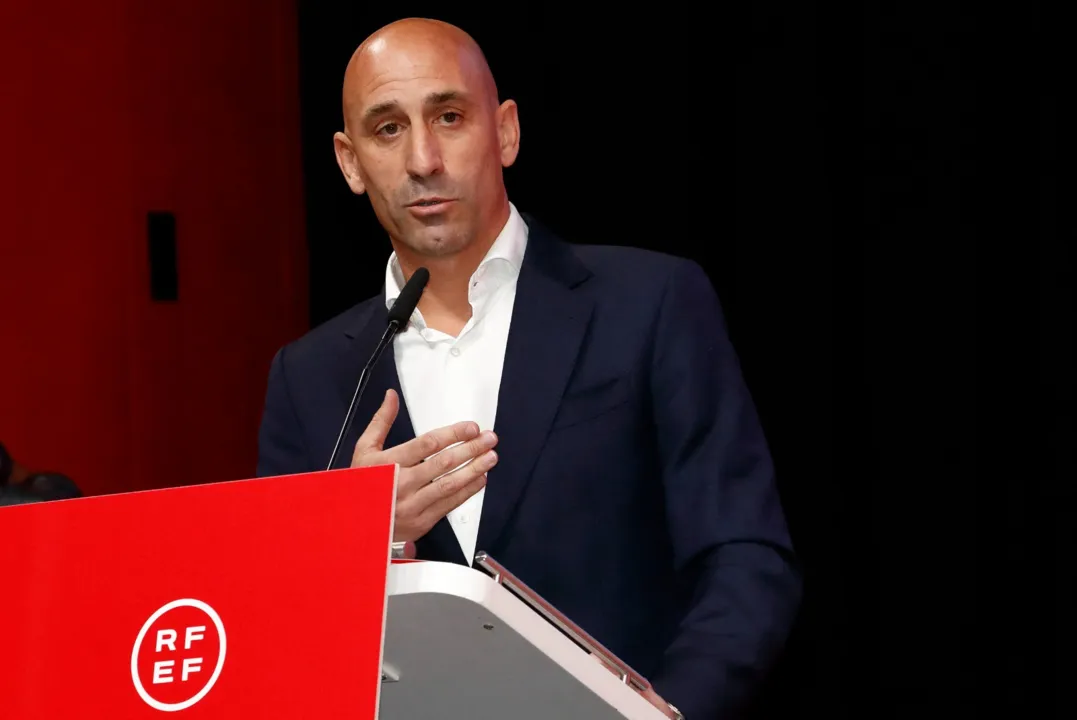 Rubiales está proibido de ter contato com  Jenni Hermoso