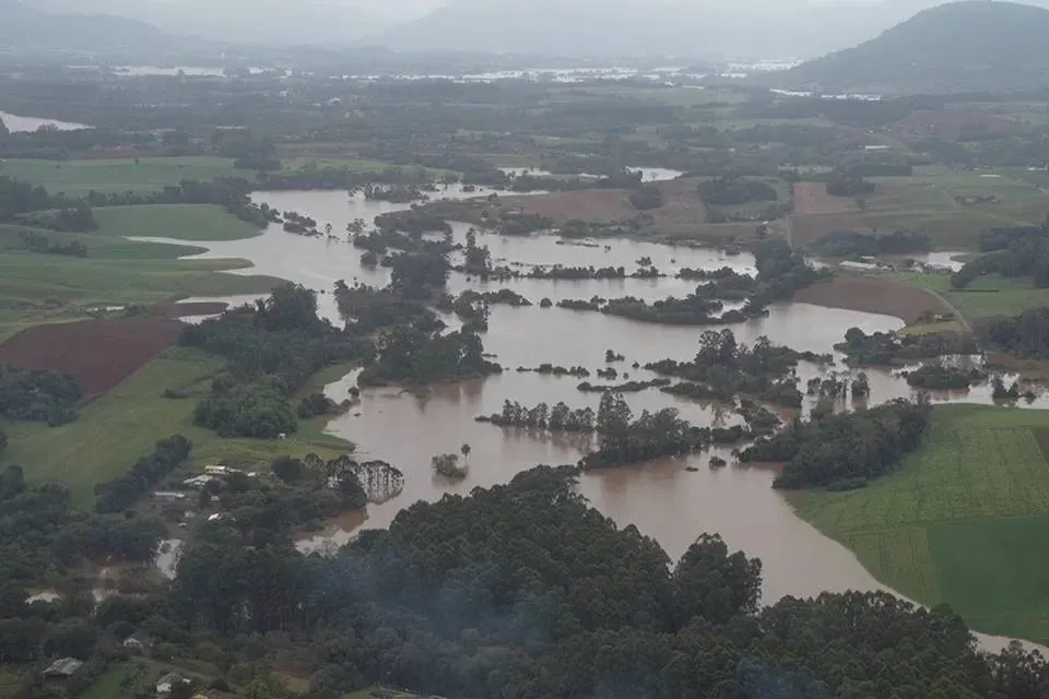 A previsão para o Sul do Brasil nesta sexta-feira, 3, é de tempestade