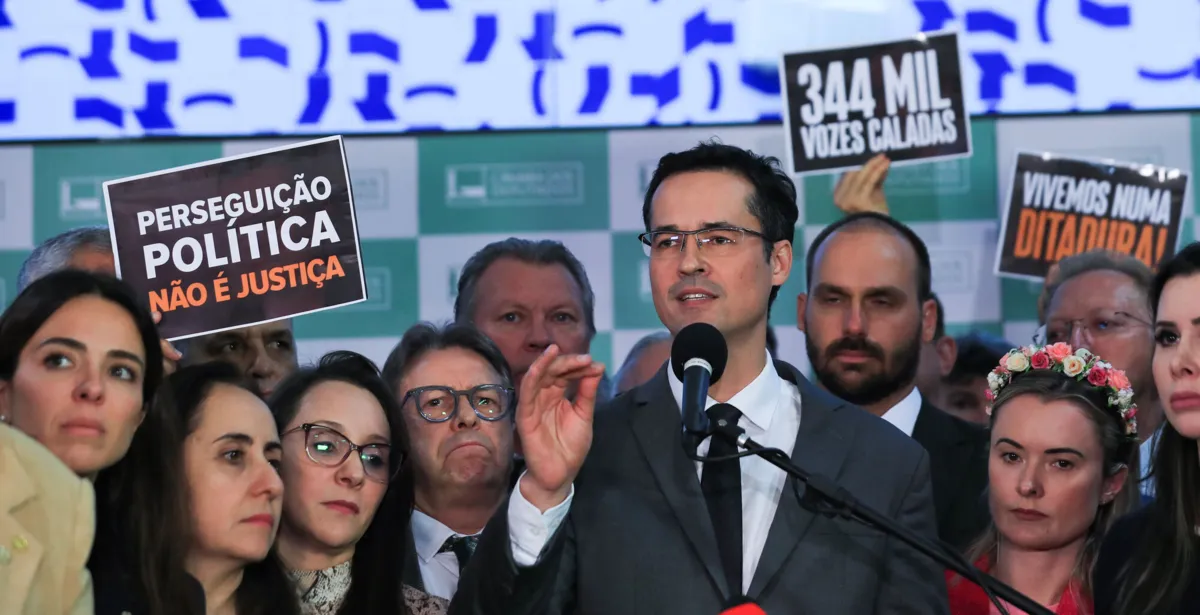 Ex-Deputado cassado, Deltan Dallagnol, durante pronunciamento no salão verde da Câmara