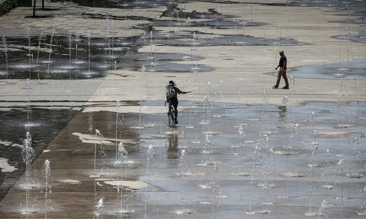 Onda de calor que assola as regiões Norte, Nordeste, Sudeste e Centro-Oeste do país