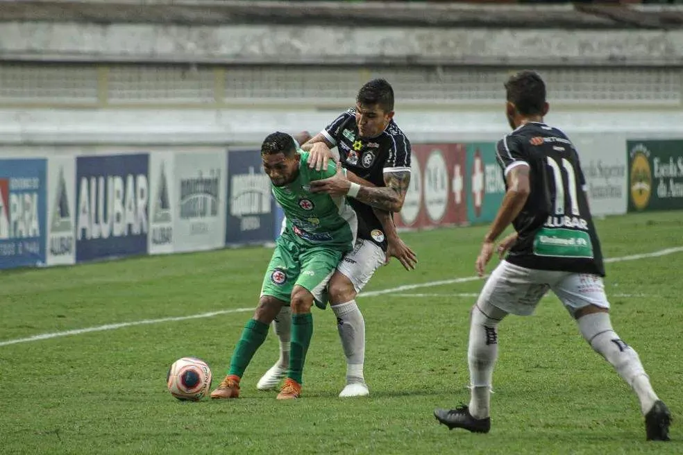 Conhecido como "Davi Caça Rato" ele era lateral-direito e passou por vários clubes do Pará