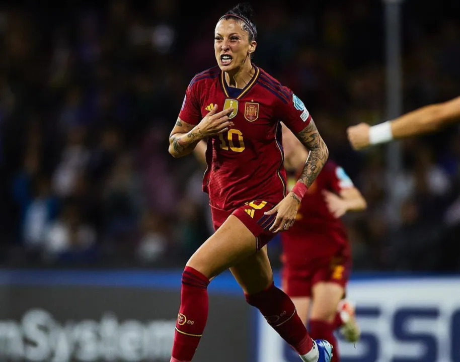 Jogadora comemorando gol feito pela Seleção