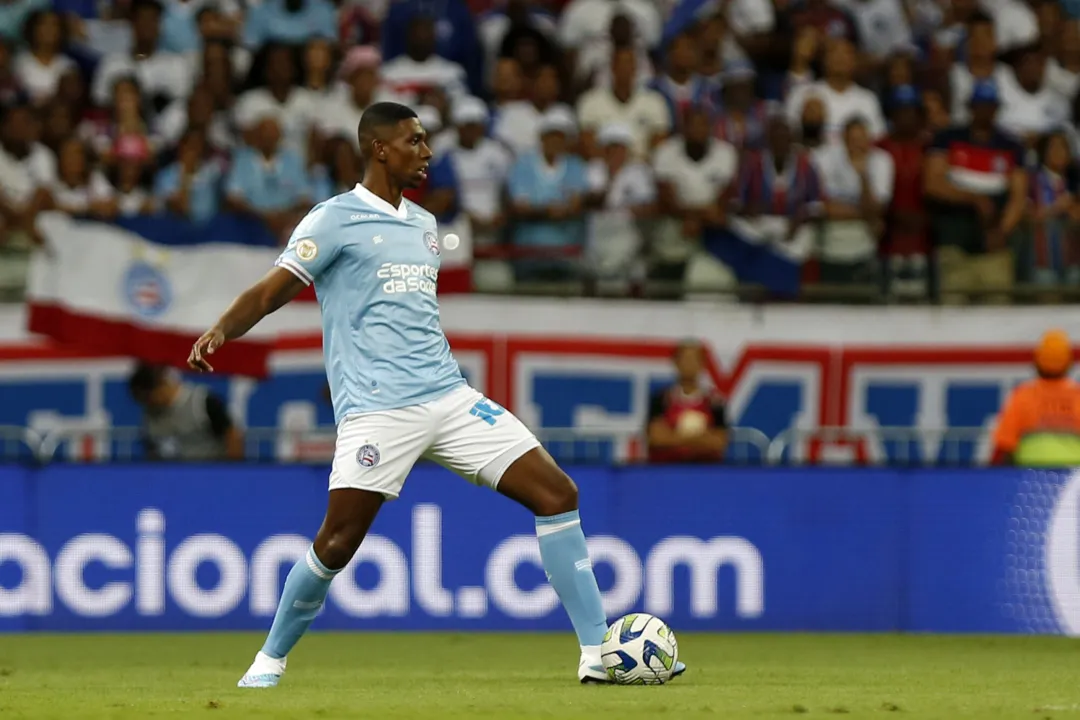 Kanu em ação durante o jogo contra o Vasco da Gama