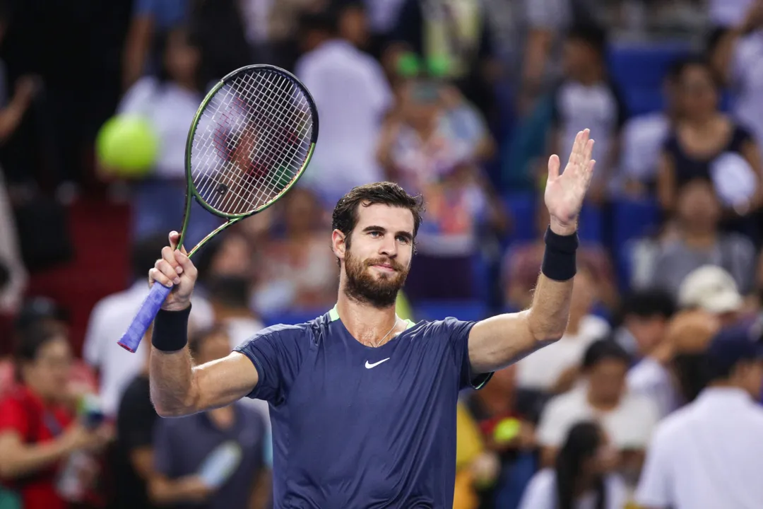 Khachanov volta a ser campeão de torneio do ATP