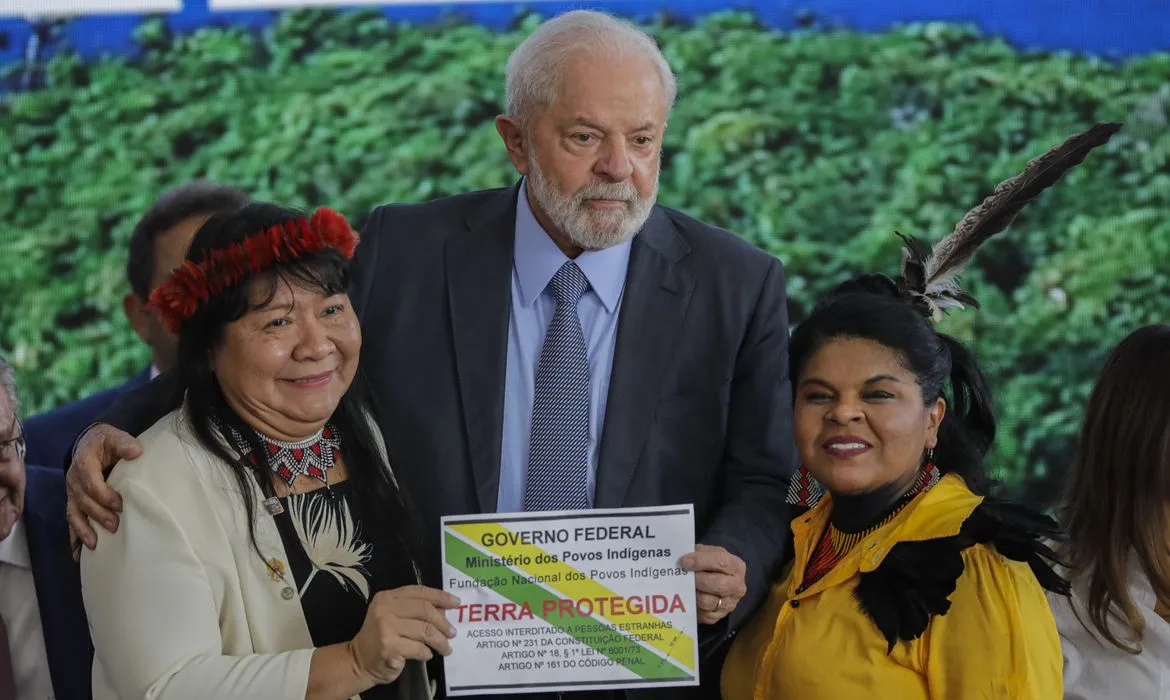 Imagem ilustrativa da imagem Lula assina demarcação de duas terras indígenas na Amazônia