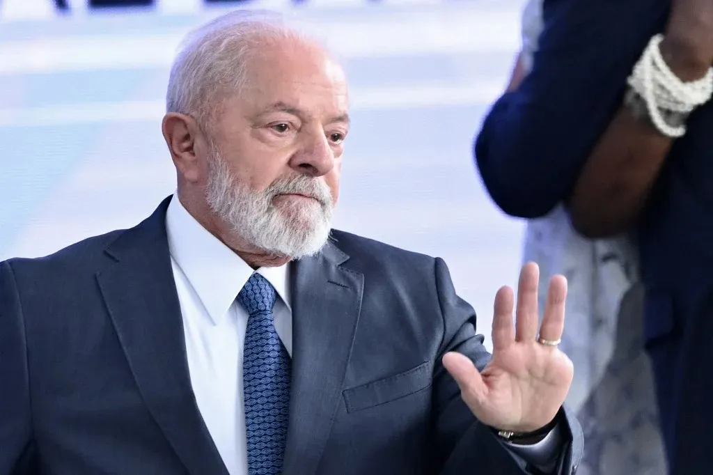Lula terá que reduzir intensa agenda oficial por algumas semanas