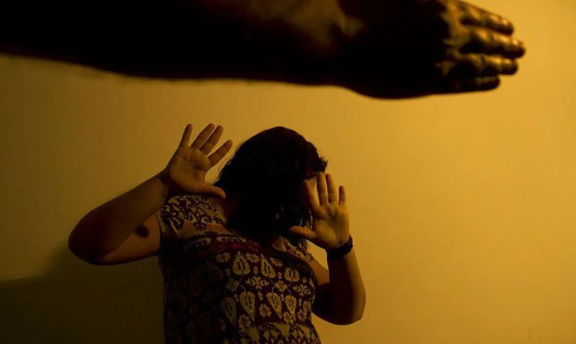 A medida tem como objetivo auxiliar mulheres a romper o ciclo de violência