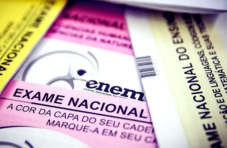 Enem 2023 começará a ser aplicado neste domingo; a Bahia se destaca em número de inscritos do sexo feminino e autodeclarados negros