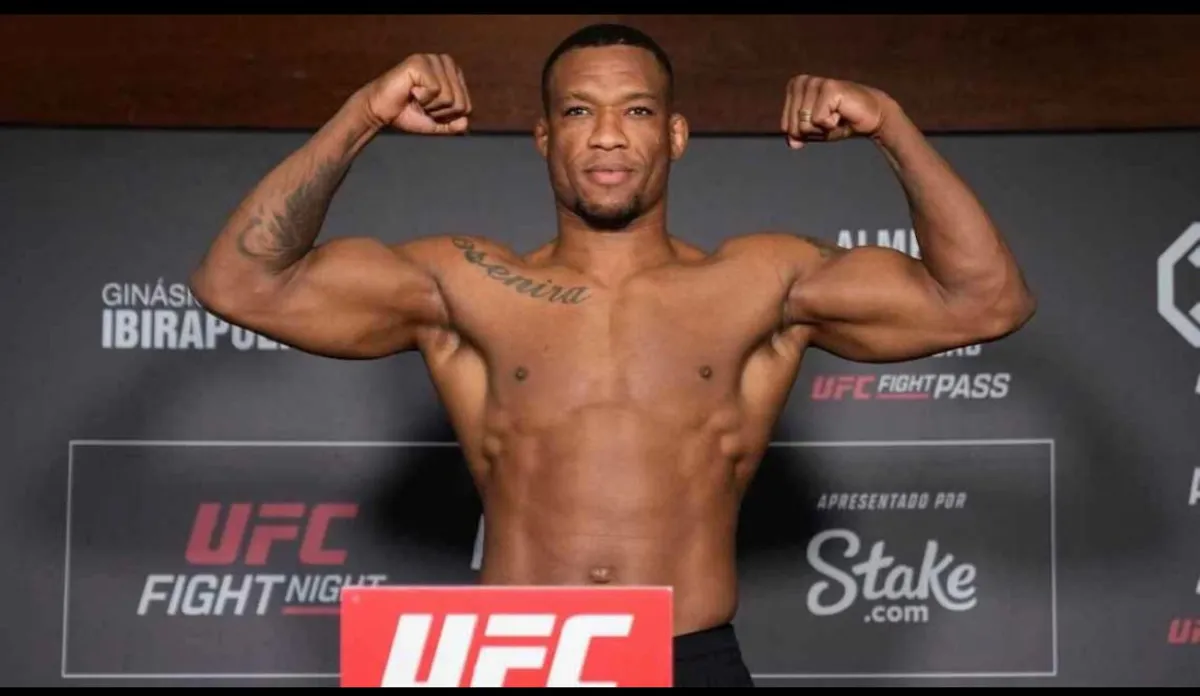 Em sua última luta pelo UFC, em Charlotte (EUA), Malhadinho despontou 15 kg mais leve que seu oponente à época, o também nocauteador Jairzinho Rozenstruik.