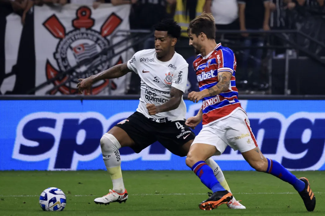 Confronto entre Corinthians e Fortaleza no jogo de Ida