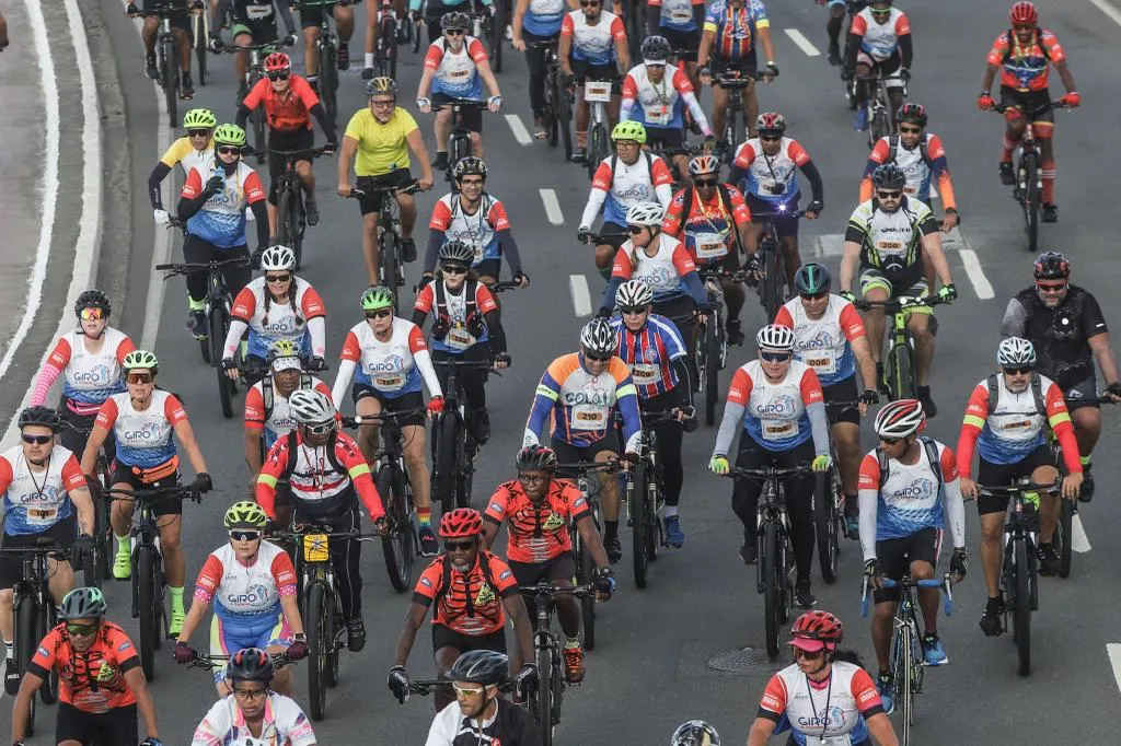 Mais de 500 ciclistas participaram do Giro A TARDE