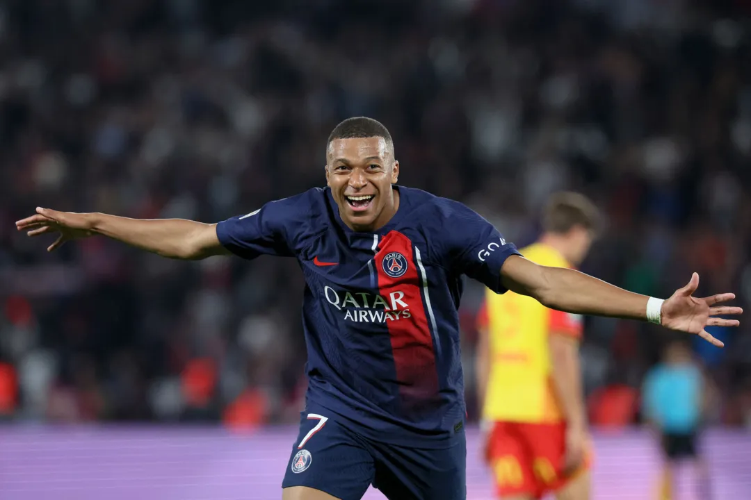 Mbappé chegou a ficar afastado, mas já voltou a atuar pelo PSG