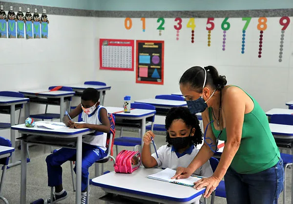 De acordo com a gestão municipal, a proposição tem por finalidade valorizar os profissionais da educação