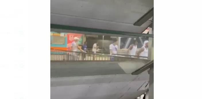 A CCR Metrô Bahia, que administra o sistema, informou que acionou a Polícia Militar em função de uma confusão na área externa da estação, mas não houve impacto na operação