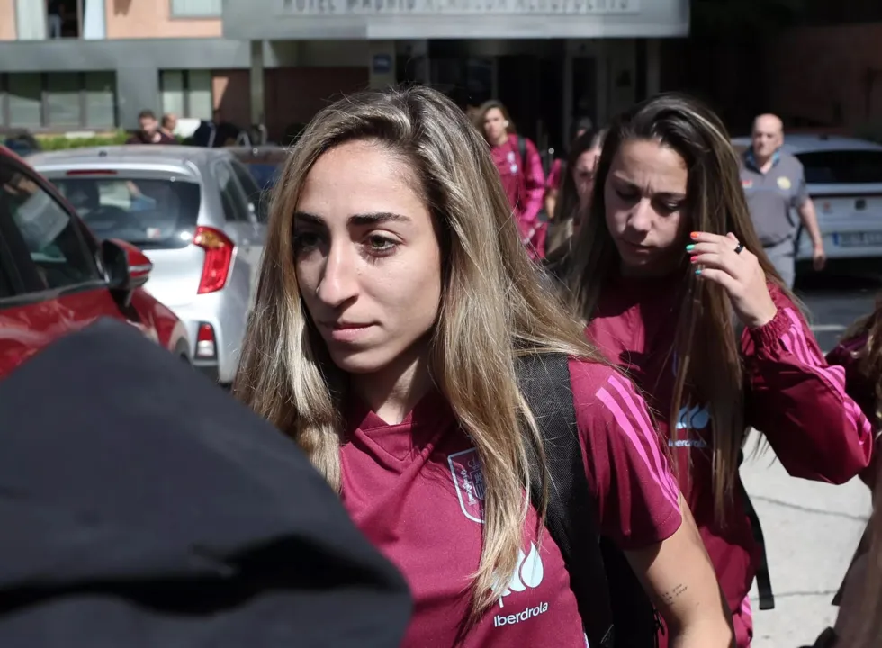 Olga Carmona e Athenea Del Castillo (à direita) se apresentam a seleção da Espanha