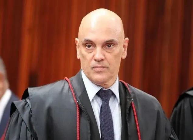 O ministro Alexandre de Moraes durante sessão plenária do TSE