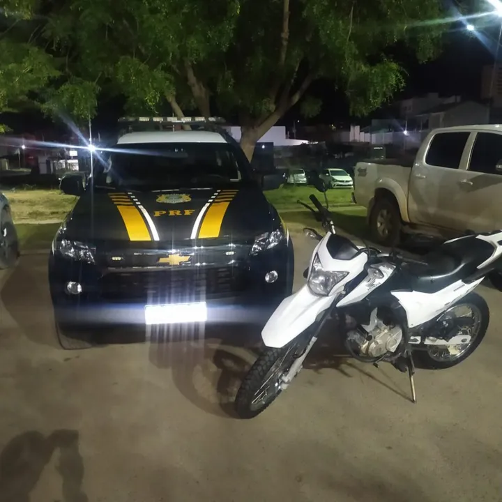Diante dessa situação e da suspeita de adulteração de sinal identificador de veículo automotor, o veículo foi apreendido e encaminhado à Delegacia de Polícia Civil de Barreiras