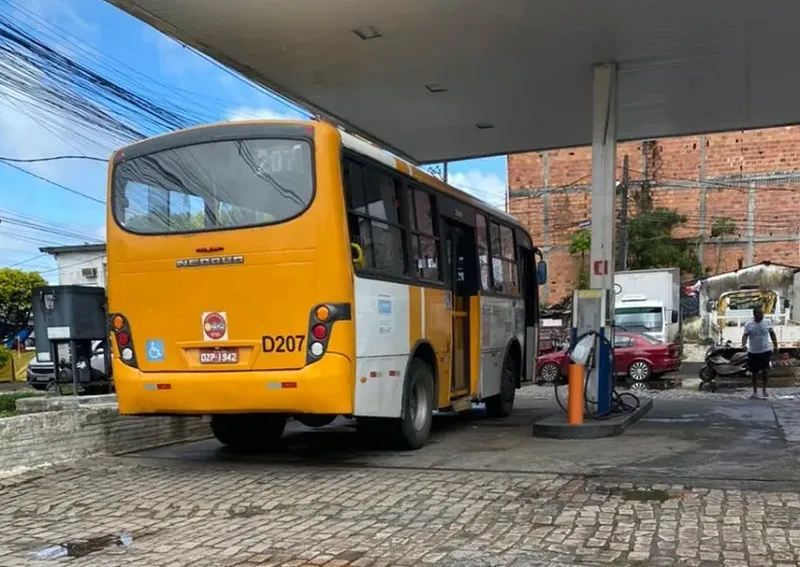 Motorista foi baleado durante uma tentetiva de assalto na manhã desta terça