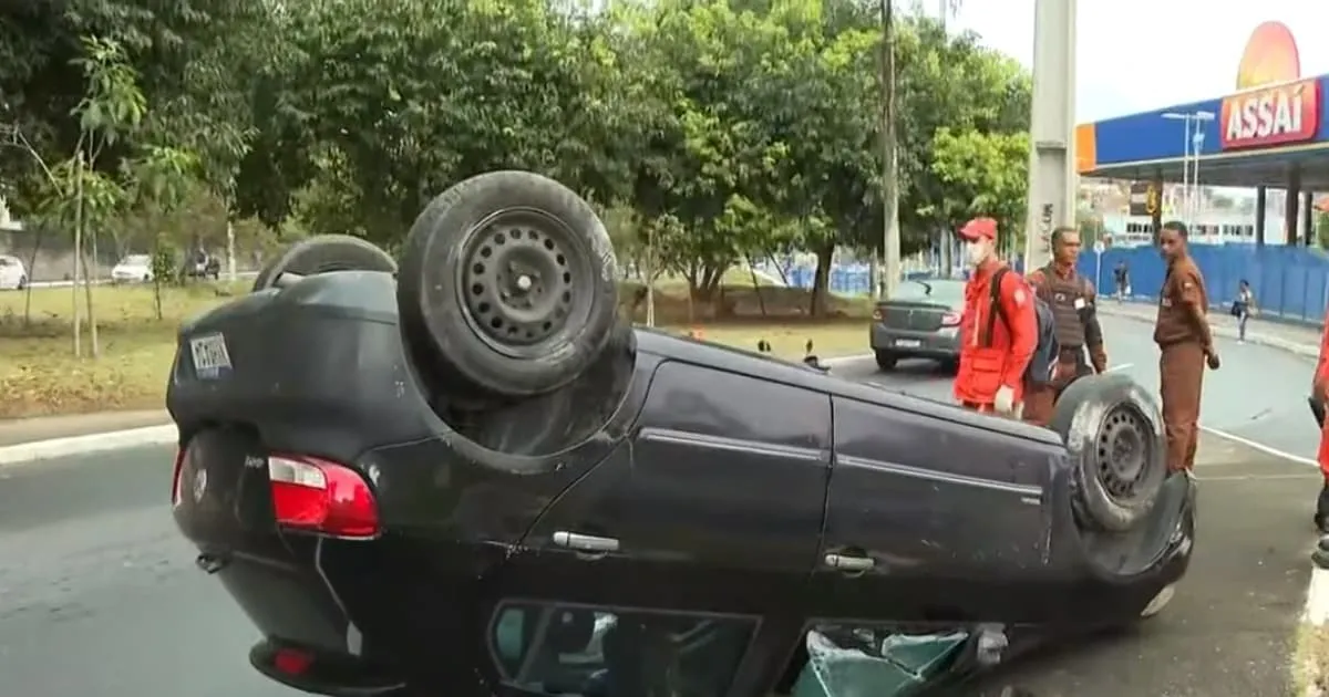 Acidente aconteceu na rua Waldemar Falcão, próximo a um supermercado atacadista