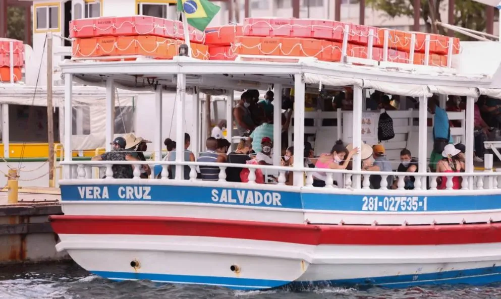 As condições de navegação na Baía de Todos-os-Santos são boas nesta manhã