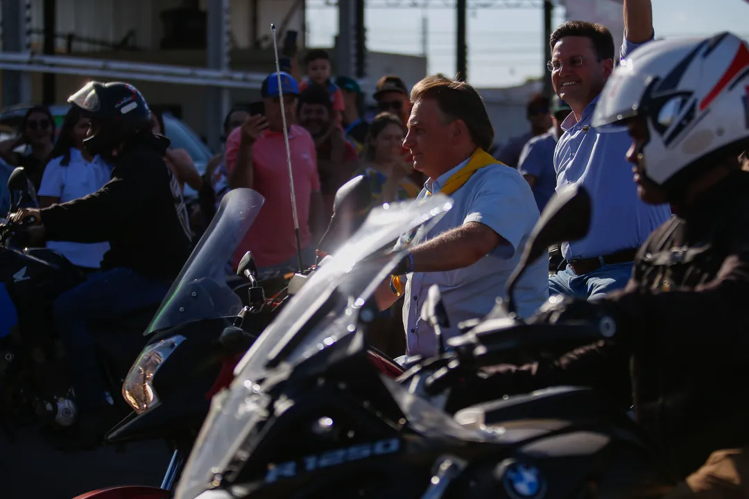 Bolsonaro participa junto com o então pré-candidato a governador da Bahia, João Roma, de uma motociata na cidade de Luís Eduardo Magalhães