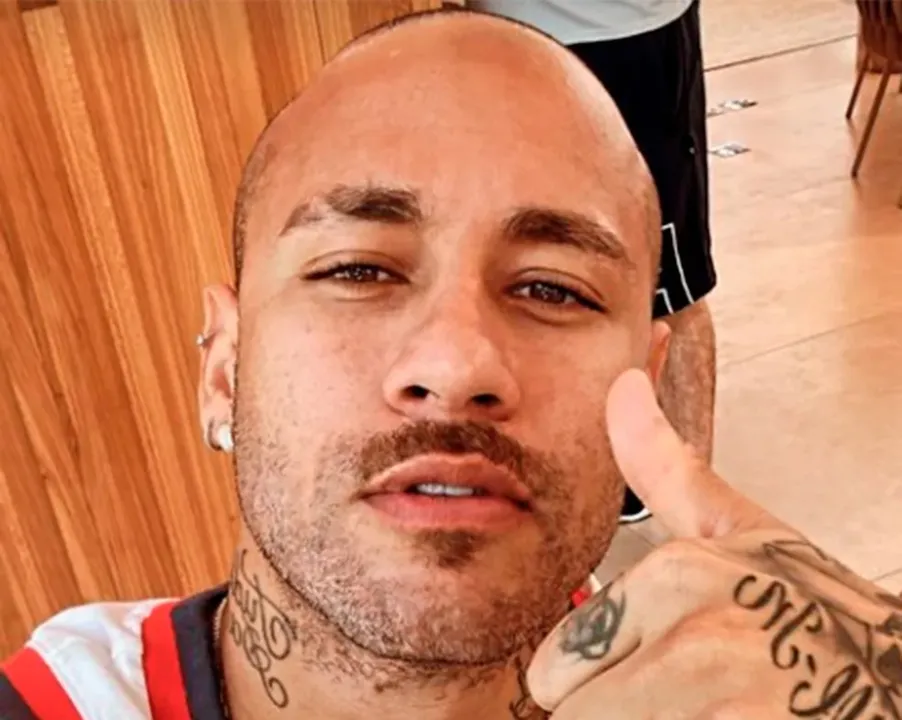 "New look, domingou", escreveu Neymar na postagem