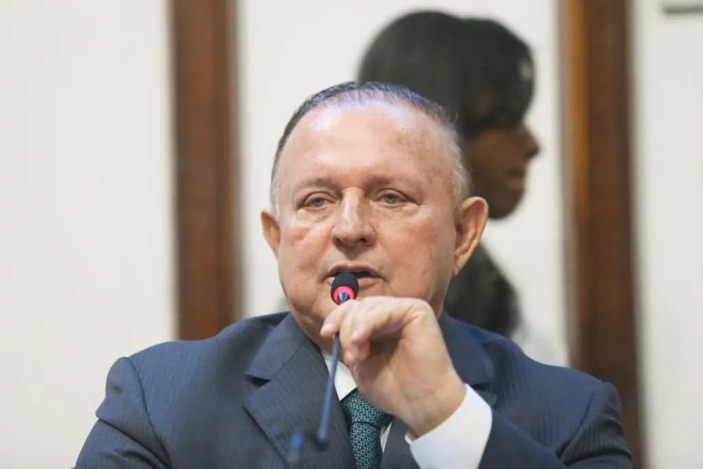 Adolfo Menezes defendeu afastamento definitivo do governador do DF