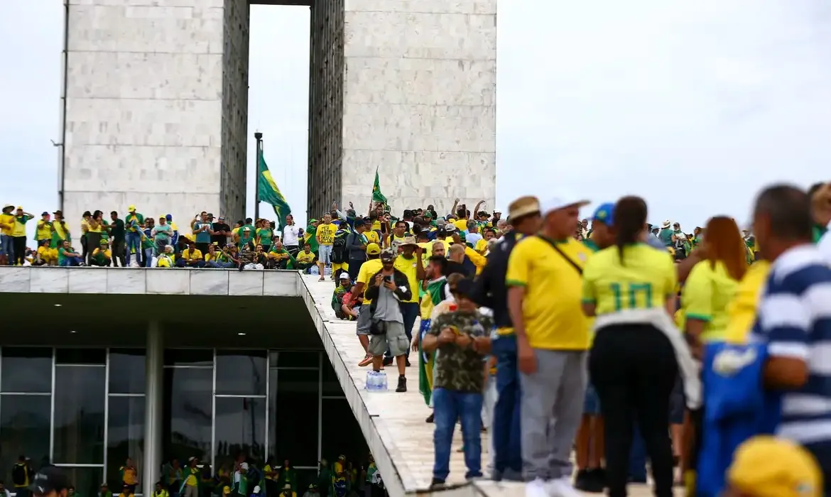 20ª fase da Operação Lesa Pátria cumpre duas prisões preventivas e dez mandados de busca e apreensão