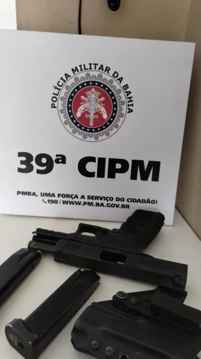 Pistola Taurus, calibre 9 mm, que foi encontrada