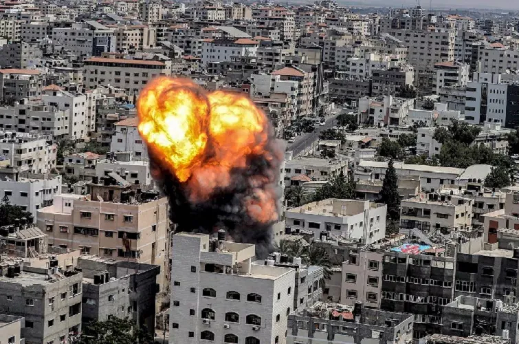 Um cessar-fogo urgente e incondicional tem sido pedido para todas as partes em conflito, bem como a ajuda humanitária a ser fornecida a toda a Faixa de Gaza