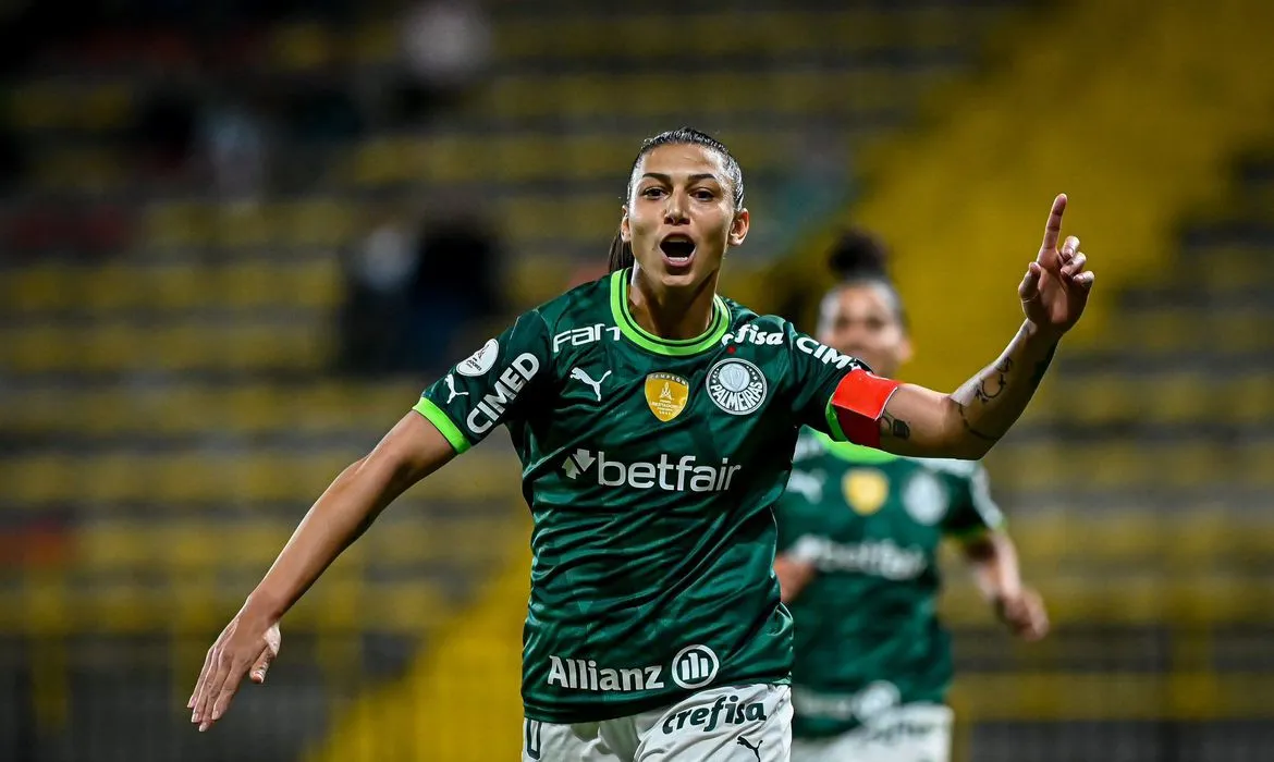 Bia Zaneratto (foto) marcou duas vezes no triunfo por 6 a 0. Neste domingo (15) o Corinthians encara o América de Cali às 17h30, e o Inter enfrenta o Colo-Colo às 20h30.