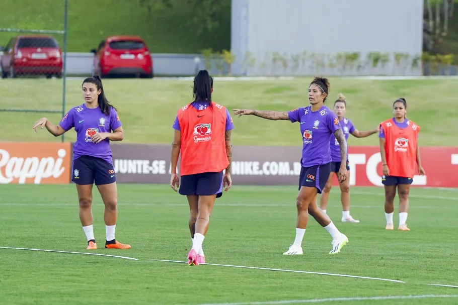 Arthur Elias comanda treino da Seleção Feminina