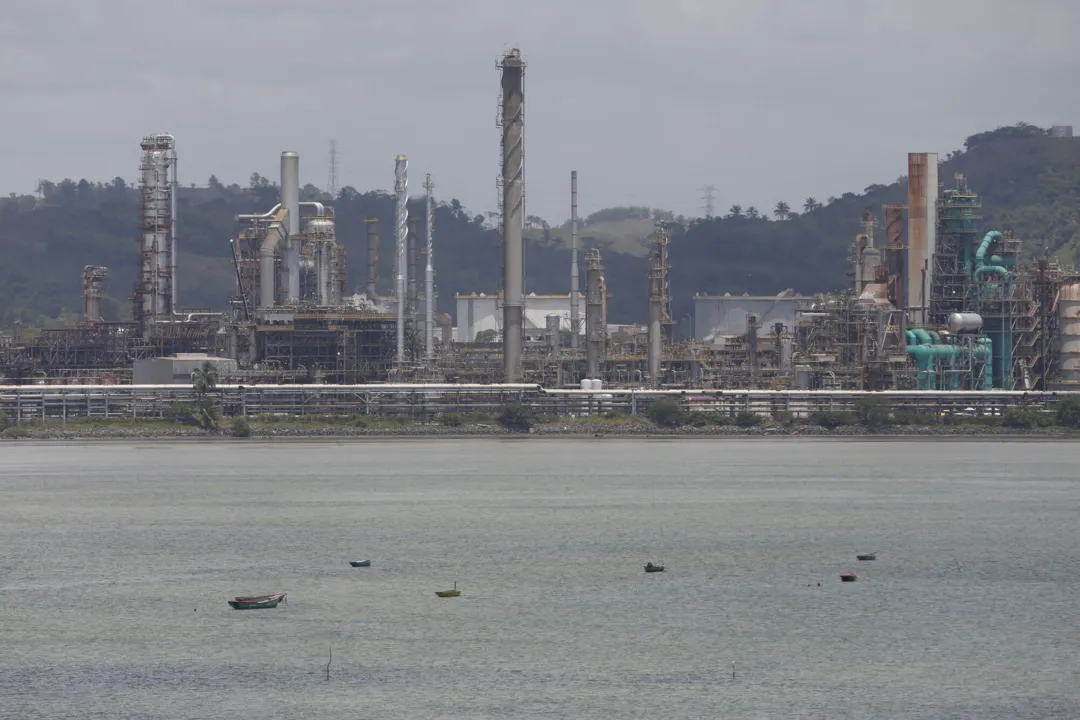 Refinaria de Mataripe foi vendida pela Petrobras, em 2021, por US$ 1,65 bilhão (em valores da época)