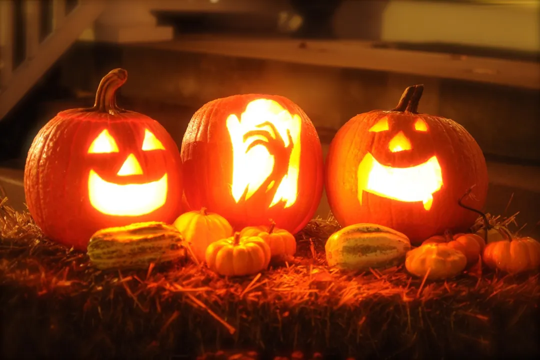 O Dia das Bruxas ou Halloween é uma celebração observada em vários países, principalmente no mundo anglófono, em 31 de outubro
