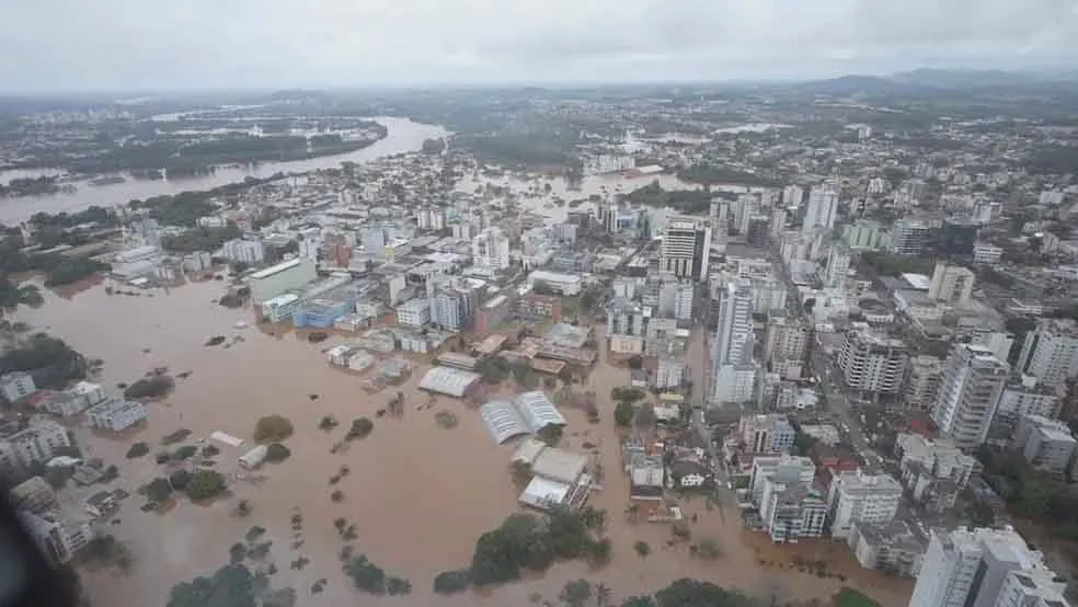 Ao todo foram emitidos quatro alertas para o ciclone que causou a morte de 43 pessoas