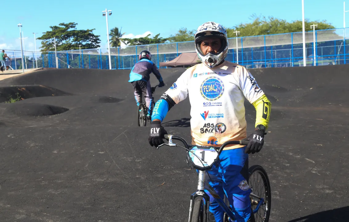 Atleta de ciclismo, Dernivan Nunes do Nascimento  criou o projeto que democratiza acesso ao bicicross