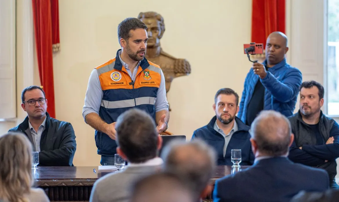 Eduardo Leite encontrou prefeitos da Serra Gaúcha após enchentes no Rio Grande do Sul