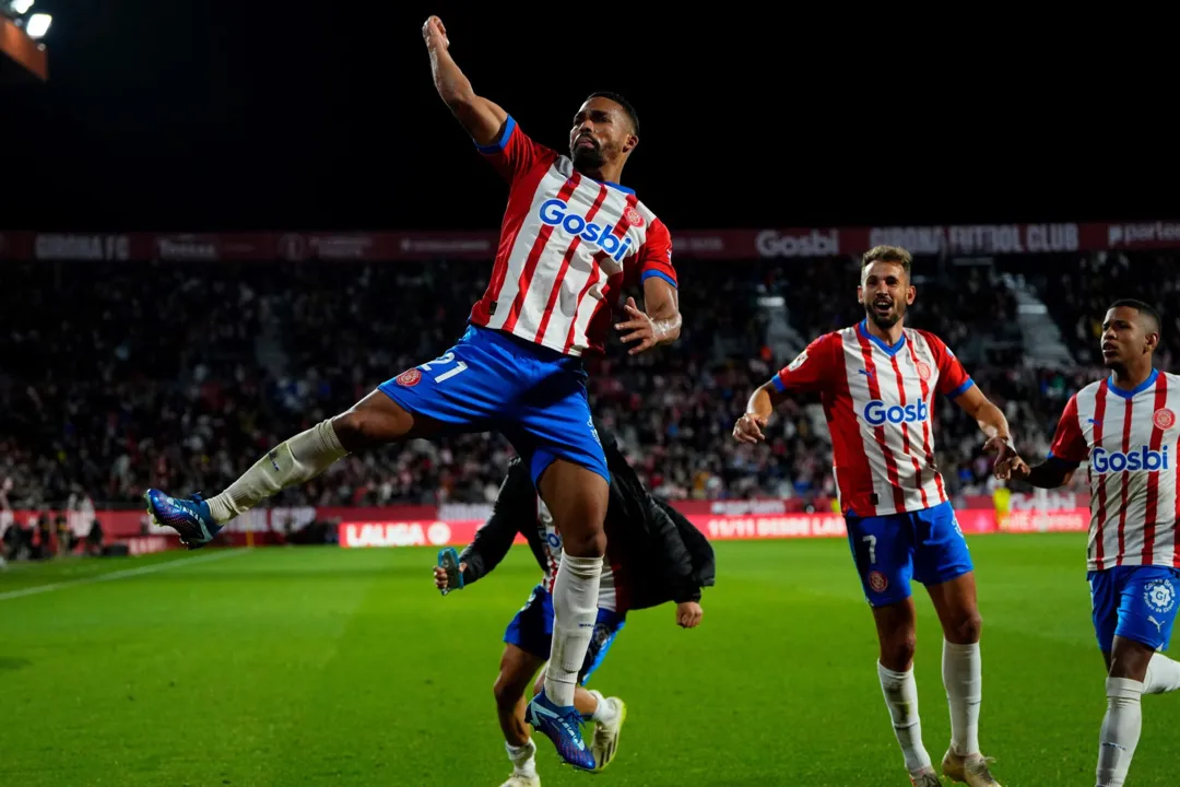 Jogadores do Girona comemorando gol