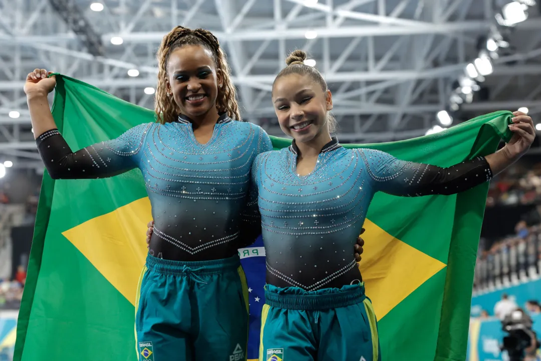 Rebeca Andrade e Flávia Saraiva conquistam dobradinha