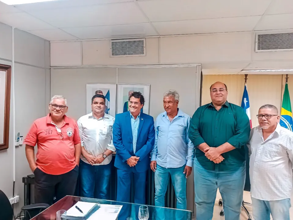 Secretário Ângelo Almeida recbeu sindicalistas e políticos de Dias d´Ávila para tratar da recuperação de metalúrgica