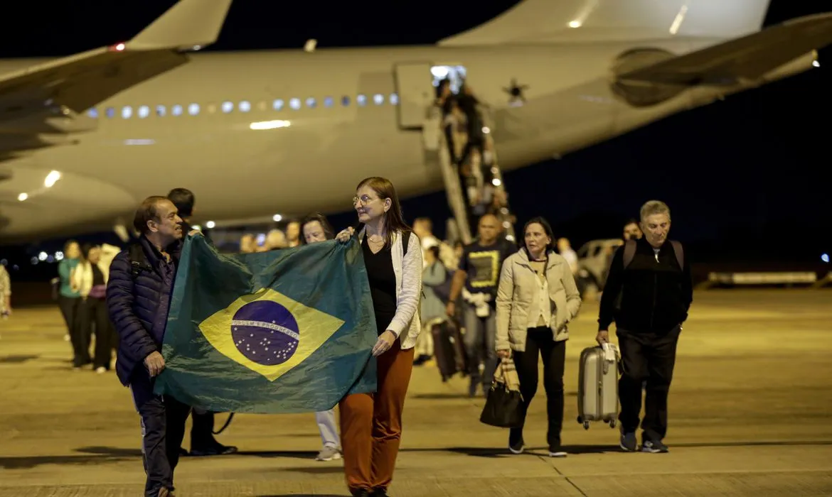 Governo federal mobilizou a repatriação dos brasileiros devido ao confronto iniciado no último fim de semana