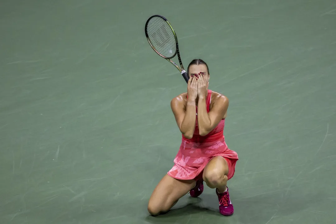 Sabalenka se emociona após vitória