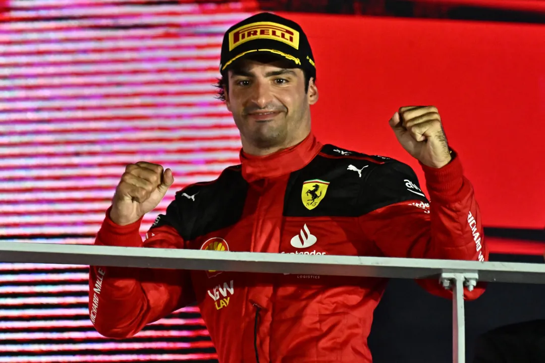 A Ferrari interrompeu a hegemonia da Red Bull, que havia triunfado até agora nas quatorze corridas realizadas nesta temporada, além da última em 2022, em Abu Dhabi