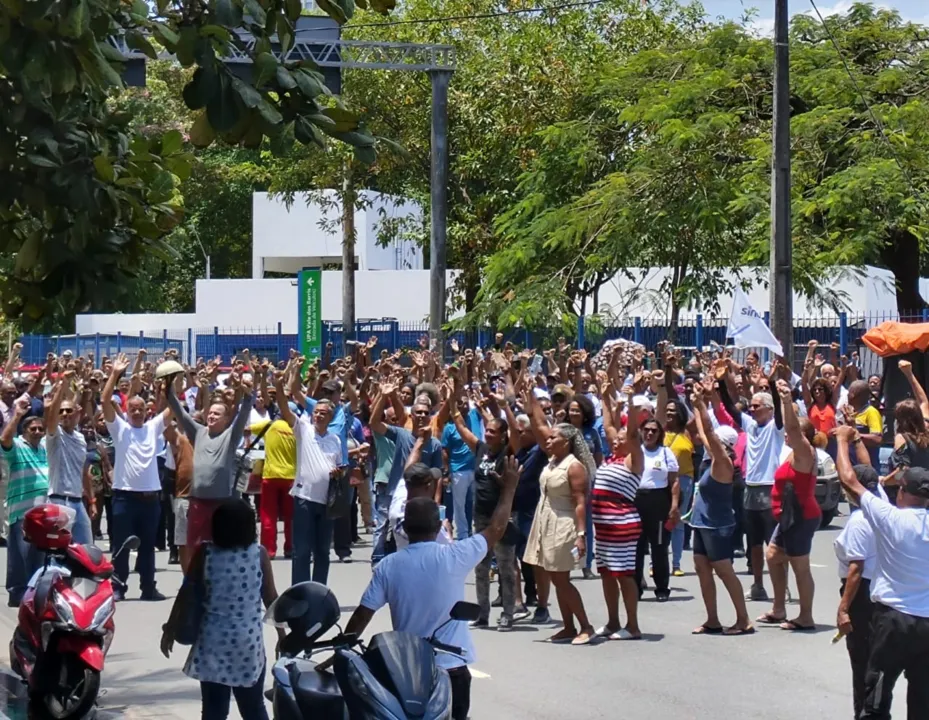 A decisão foi anunciada após assembleia da categoria, realizada na manhã de hoje.