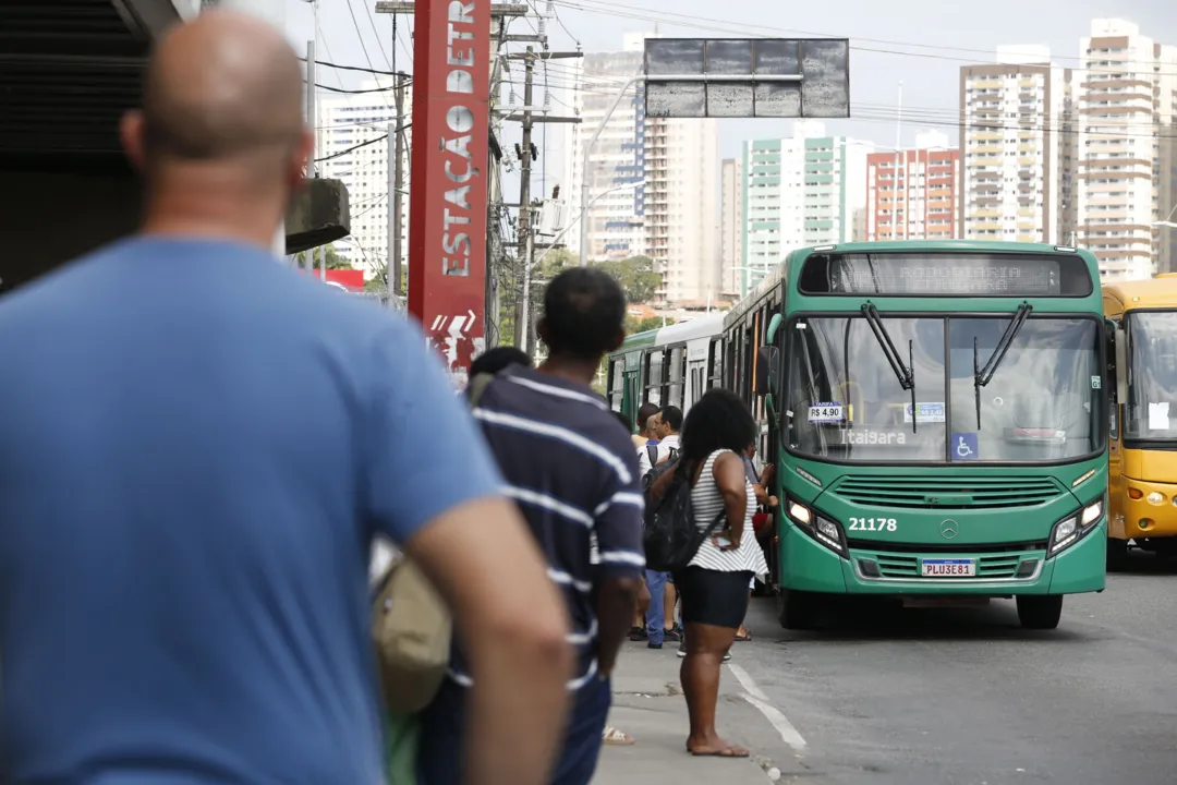 Prefeito se reuniu com empresários do setor na semana passada para discutir sobre a crise no transporte público